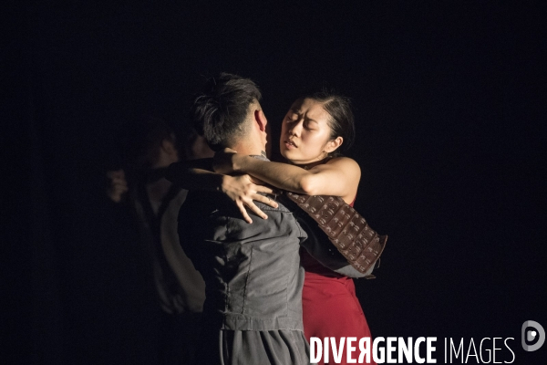 Political mother unplugged de hofesh shechter