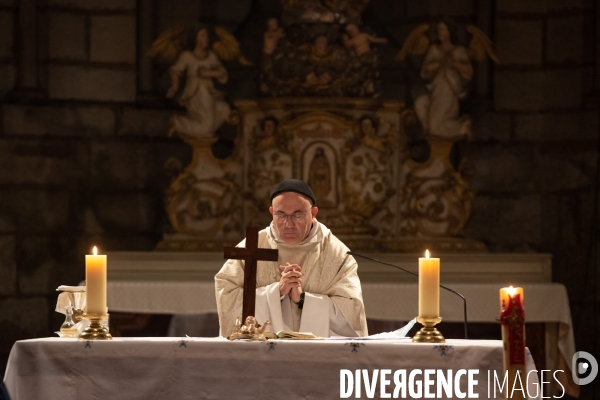 Messe de Noël à l Abbaye d Aubazine.