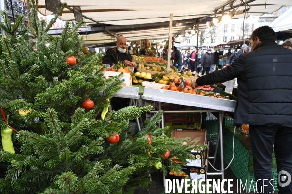 Marché de Noel à Paris. Covid-19 Coronavirus.