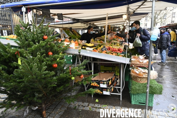 Marché de Noel à Paris. Covid-19 Coronavirus.