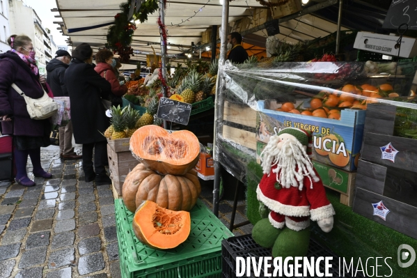 Marché de Noel à Paris. Covid-19 Coronavirus.