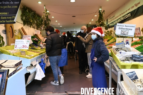 Marché de Noel à Paris. Covid-19 Coronavirus.