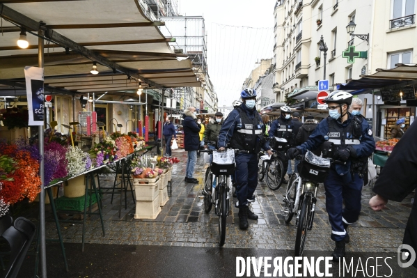 Marché de Noel à Paris. Covid-19 Coronavirus.