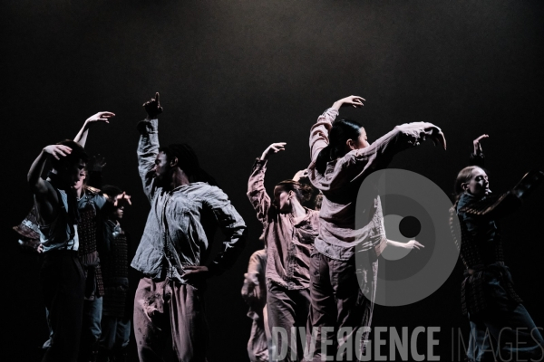 Political Mother Unplugged /  Hofesh Shechter