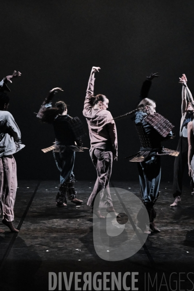 Political Mother Unplugged /  Hofesh Shechter