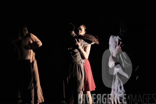 Political Mother Unplugged /  Hofesh Shechter