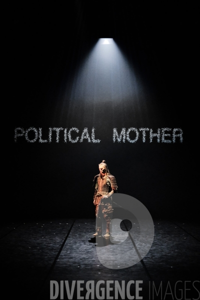 Political Mother Unplugged /  Hofesh Shechter