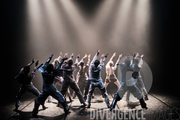 Political Mother Unplugged /  Hofesh Shechter