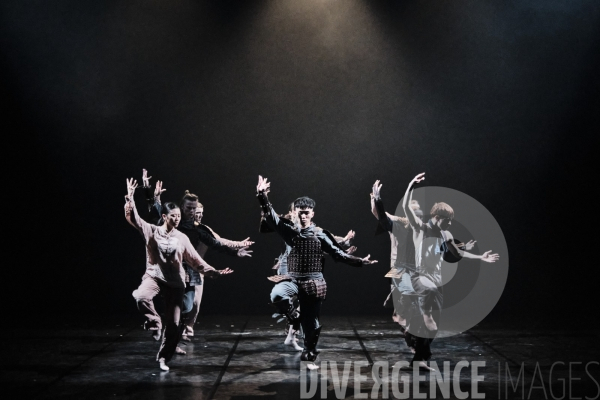 Political Mother Unplugged /  Hofesh Shechter