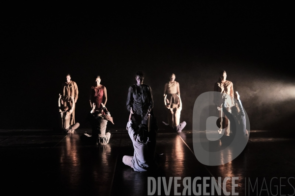 Political Mother Unplugged /  Hofesh Shechter