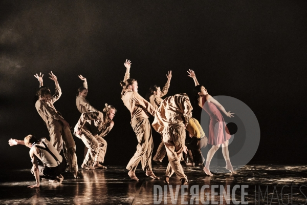 Political Mother Unplugged /  Hofesh Shechter