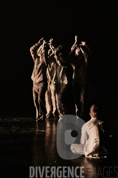 Political Mother Unplugged /  Hofesh Shechter