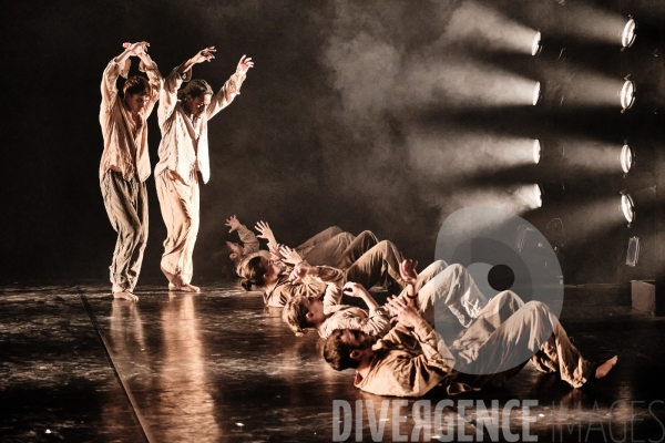 Political Mother Unplugged /  Hofesh Shechter