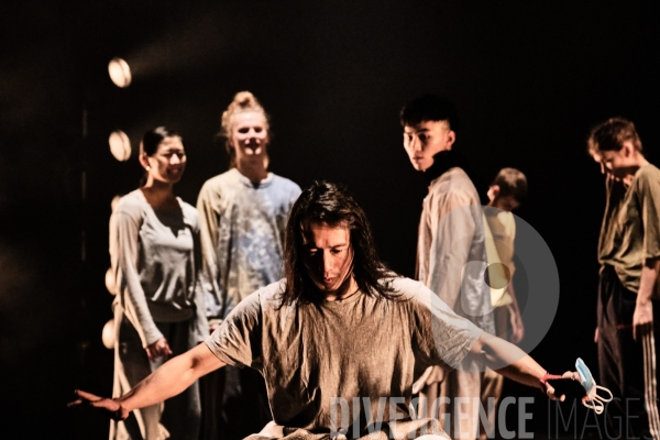 Political Mother Unplugged /  Hofesh Shechter