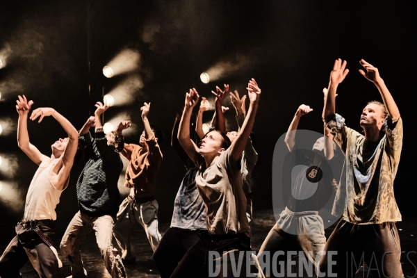 Political Mother Unplugged /  Hofesh Shechter