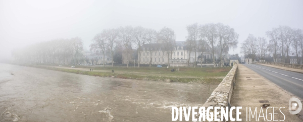 Paysages du bord Loire dans le brouillard