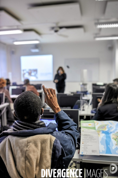 Etudiants en présentiel Paris 8