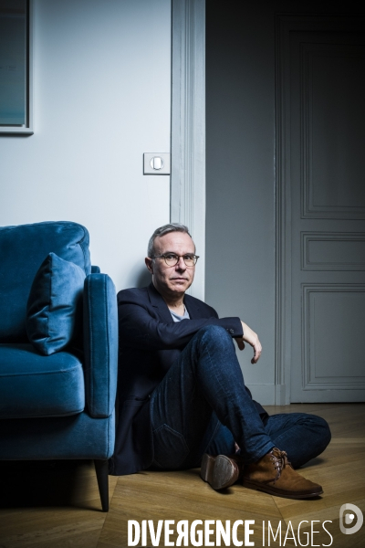 Portrait de l ecrivain philippe besson.