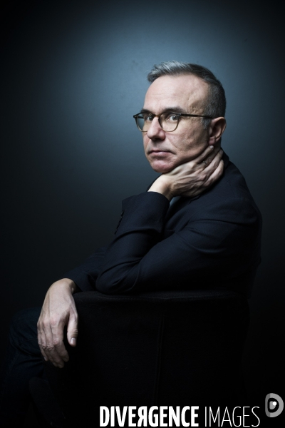 Portrait de l ecrivain philippe besson.