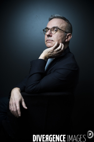 Portrait de l ecrivain philippe besson.