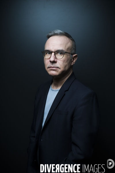 Portrait de l ecrivain philippe besson.