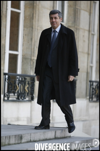 Nicolas sarkozy recoit les syndicats de l acierie de gandranges d arcelor-mittal.