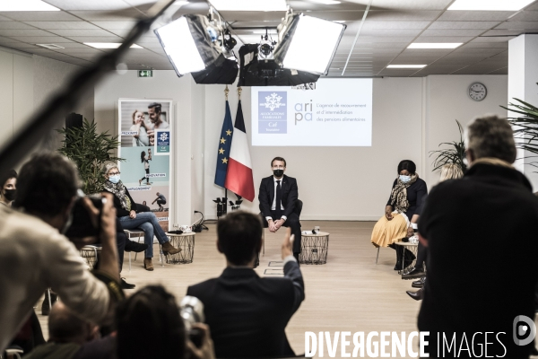Emmanuel Macron à la Caisse d allocations familiales de Tours