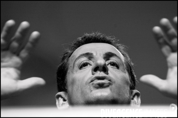 Nicolas sarkozy recoit les syndicats de l acierie de gandranges d arcelor-mittal.