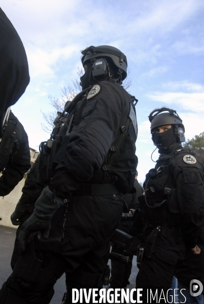Nicolas Sarkozy inaugure le nouveau stand de tir du RAID