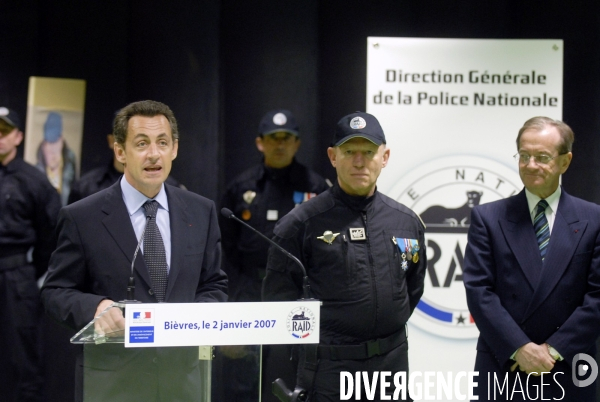 Nicolas Sarkozy inaugure le nouveau stand de tir du RAID