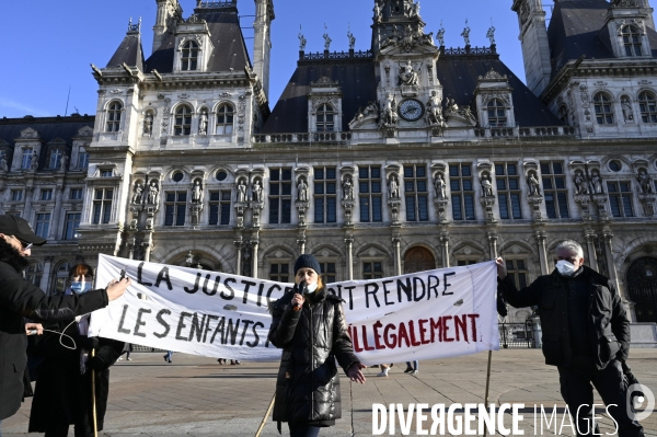 Enfants : Gilets jaunes. Contre la pédocriminalité, placements abusifs. Yellow vests. Against child criminality, abusive placements.