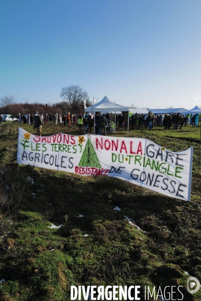 Rassemblement contre la future gare du triangle de Gonesse