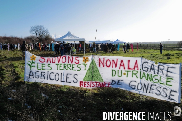 Rassemblement contre la future gare du triangle de Gonesse