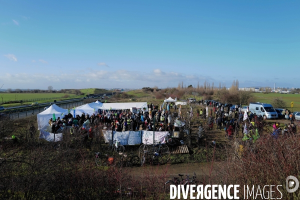 Rassemblement contre la future gare du triangle de Gonesse