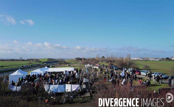 Rassemblement contre la future gare du triangle de Gonesse