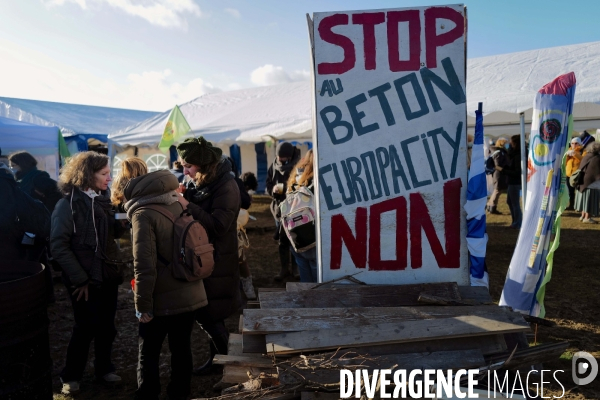 Rassemblement contre la future gare du triangle de Gonesse