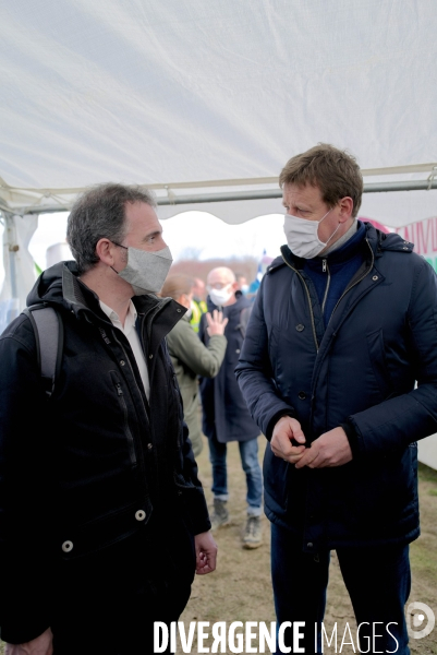 Rassemblement contre la future gare du triangle de Gonesse