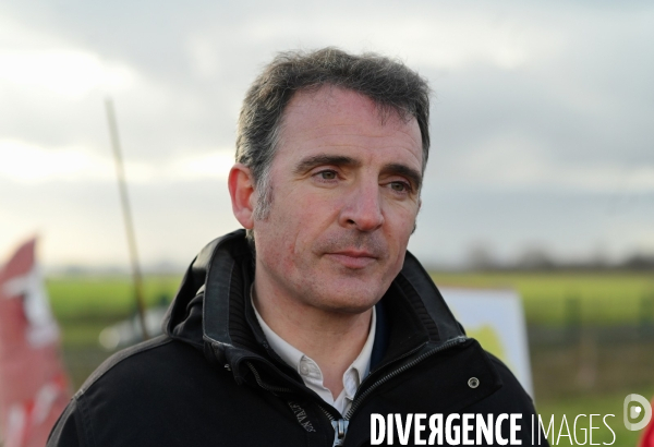 Rassemblement contre la future gare du triangle de Gonesse