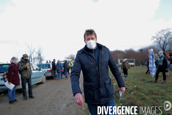 Rassemblement contre la future gare du triangle de Gonesse