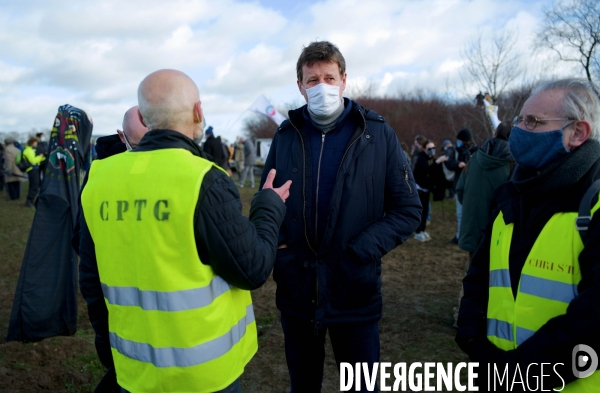 Rassemblement contre la future gare du triangle de Gonesse