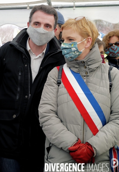 Rassemblement contre la future gare du triangle de Gonesse