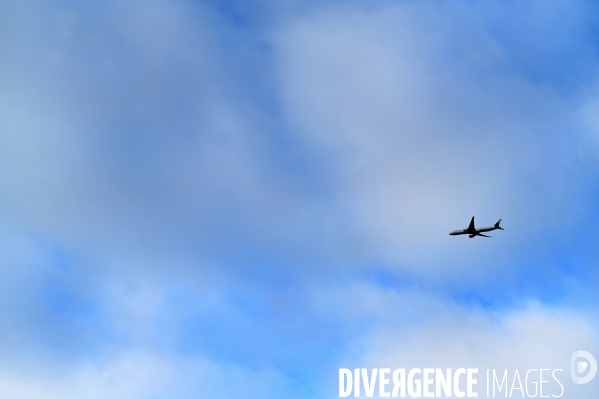 Avion dans le ciel