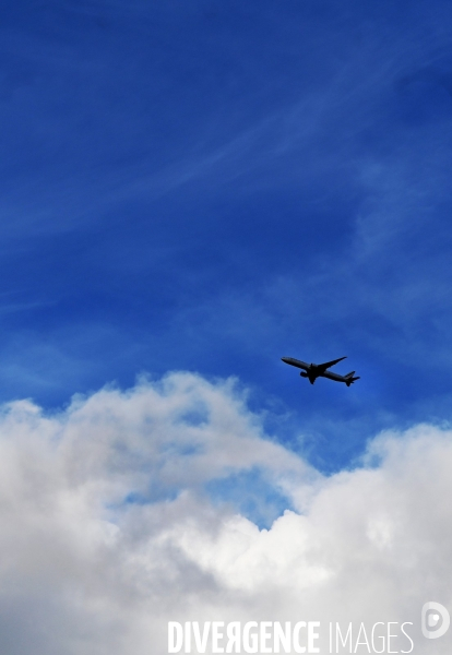 Avion dans le ciel