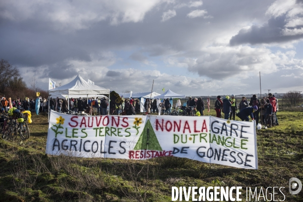 Rassemblement sur le triangle de gonesse contre la betonisation.