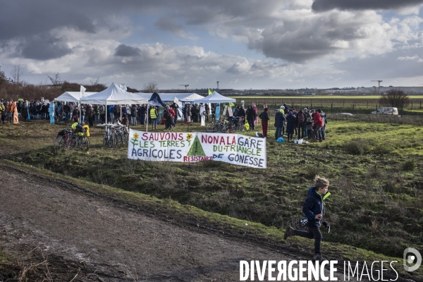 Rassemblement sur le triangle de gonesse contre la betonisation.