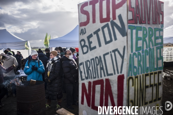 Rassemblement sur le triangle de gonesse contre la betonisation.