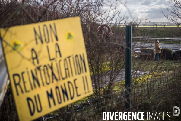 Rassemblement sur le triangle de gonesse contre la betonisation.