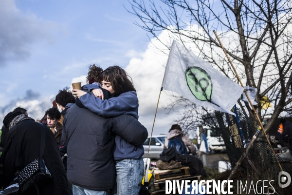 Rassemblement sur le triangle de gonesse contre la betonisation.