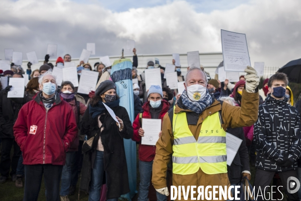 Rassemblement sur le triangle de gonesse contre la betonisation.