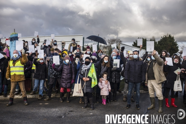 Rassemblement sur le triangle de gonesse contre la betonisation.